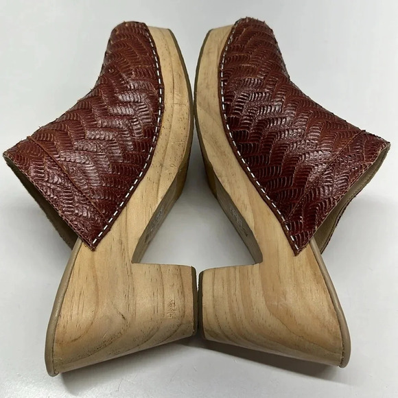 Free People Hillary Clog Leather Wooden Heeled Mule Shoes High Heels Size 40 10 - Picture 9 of 12